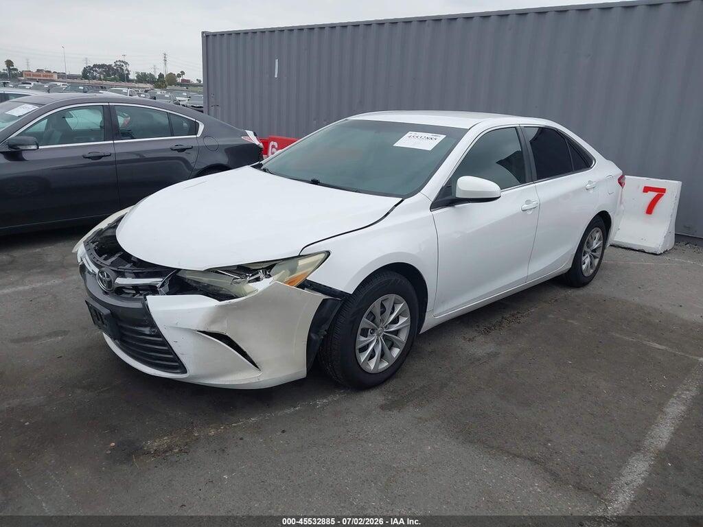 4T1BF1FK1GU157606 2016 TOYOTA CAMRY photo no. 2