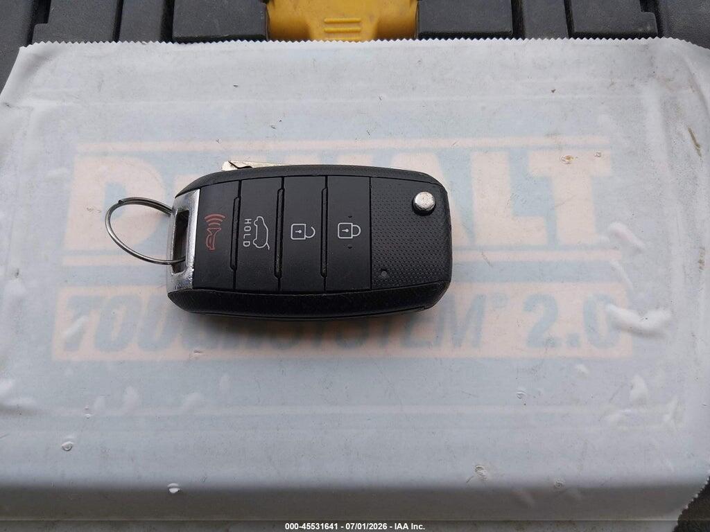 KNDJP3A53G7392243 2016 KIA SOUL photo no. 11
