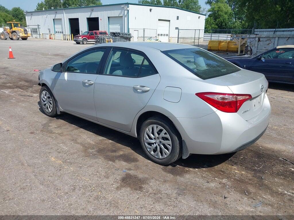 2T1BURHE7JC045588 2018 TOYOTA COROLLA photo no. 3
