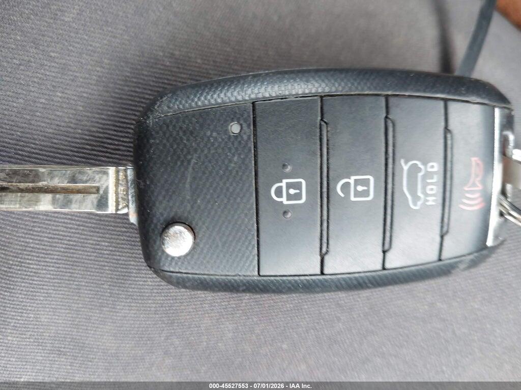 KNDJN2A24G7351237 2016 KIA SOUL photo no. 11