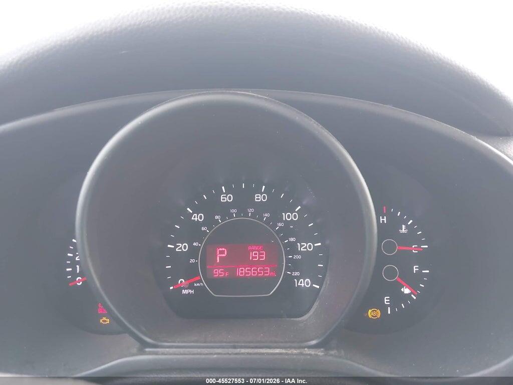 KNDJN2A24G7351237 2016 KIA SOUL photo no. 7