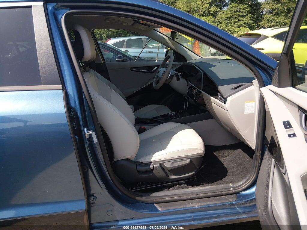 KNDCR3L11P5040657 2023 KIA NIRO EV photo no. 5