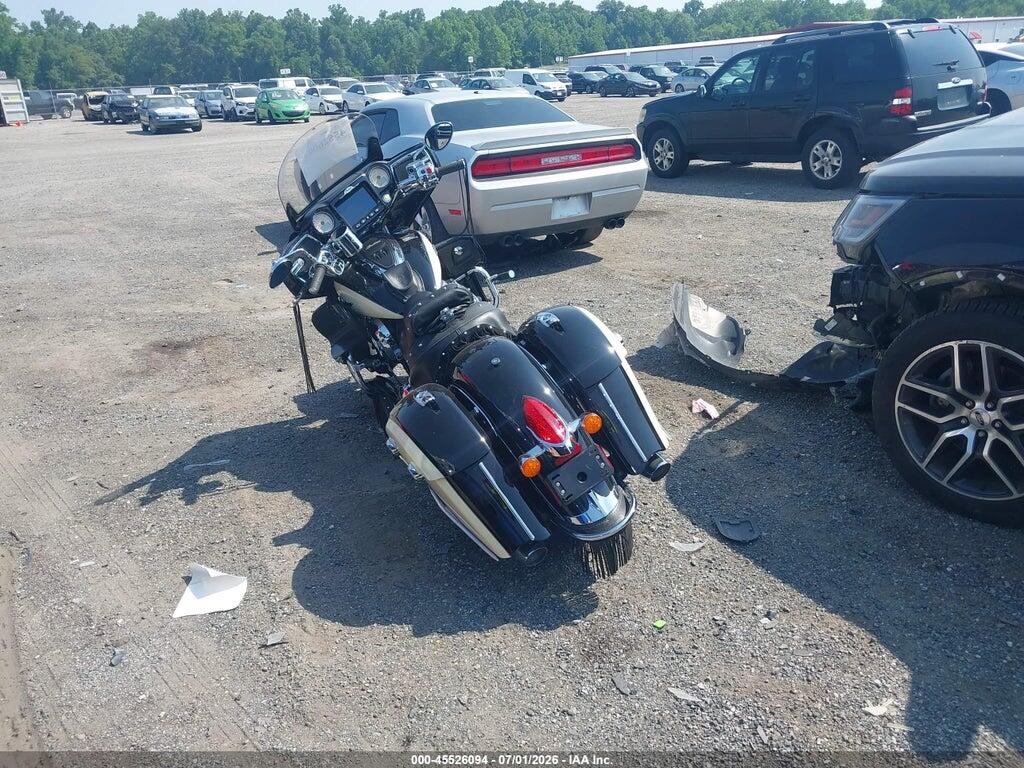 56KTRAAA8H3356216 2017 INDIAN MOTORCYCLE CO. ROADMASTER photo no. 3