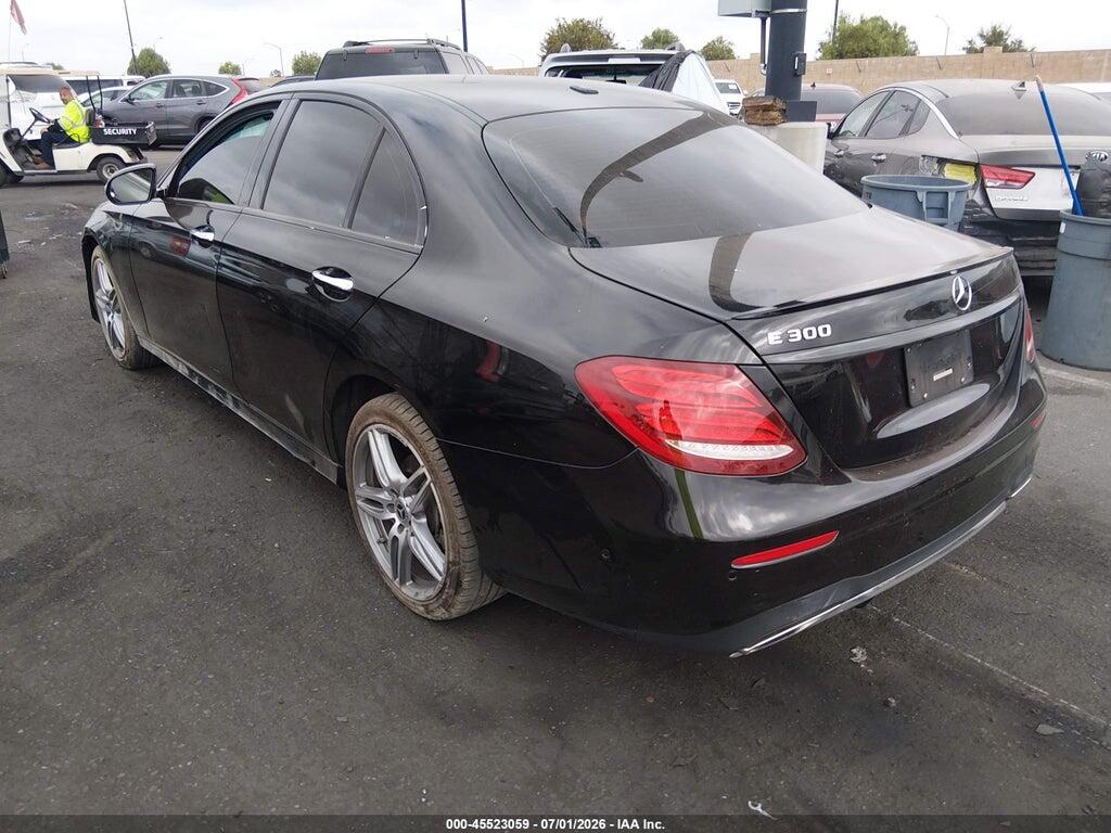 WDDZF4JB2JA457942 2018 MERCEDES-BENZ E 300 photo no. 3