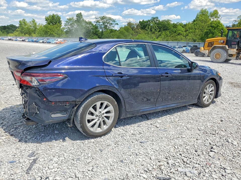 2021 TOYOTA CAMRY LE — Фото 3 из 13