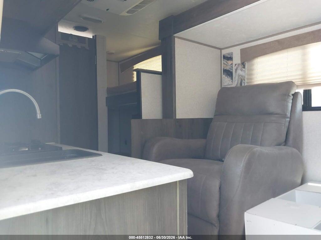 5ZT2CWFC8LJ124325 2020 COACHMEN CLIPPER photo no. 5