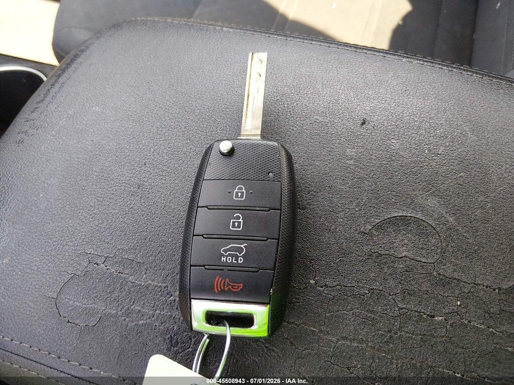 5XYPG4A39GG095804 2016 KIA SORENTO photo no. 11