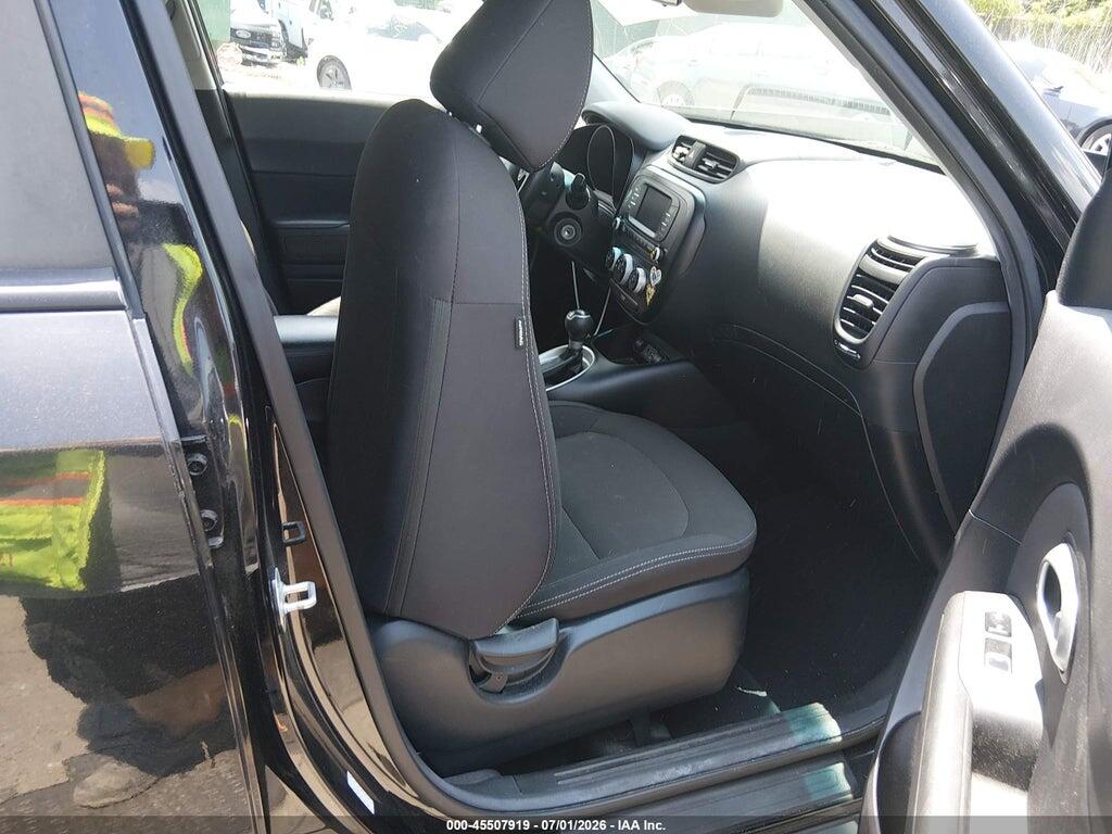 KNDJN2A23J7900496 2018 KIA SOUL photo no. 5
