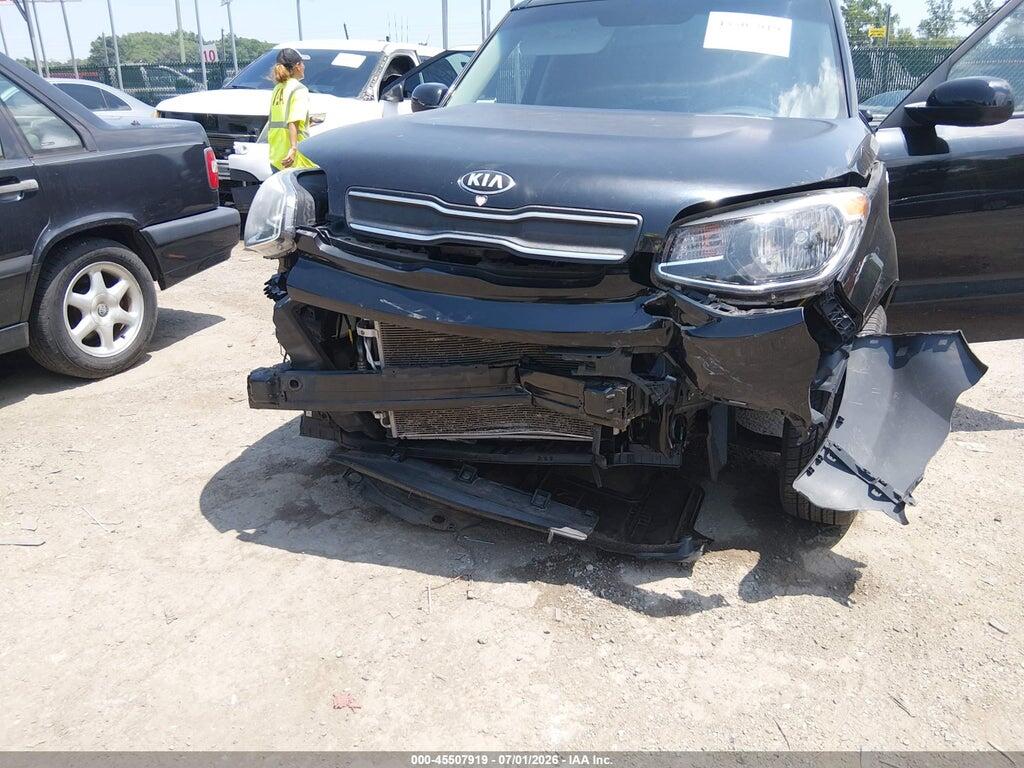 KNDJN2A23J7900496 2018 KIA SOUL photo no. 6