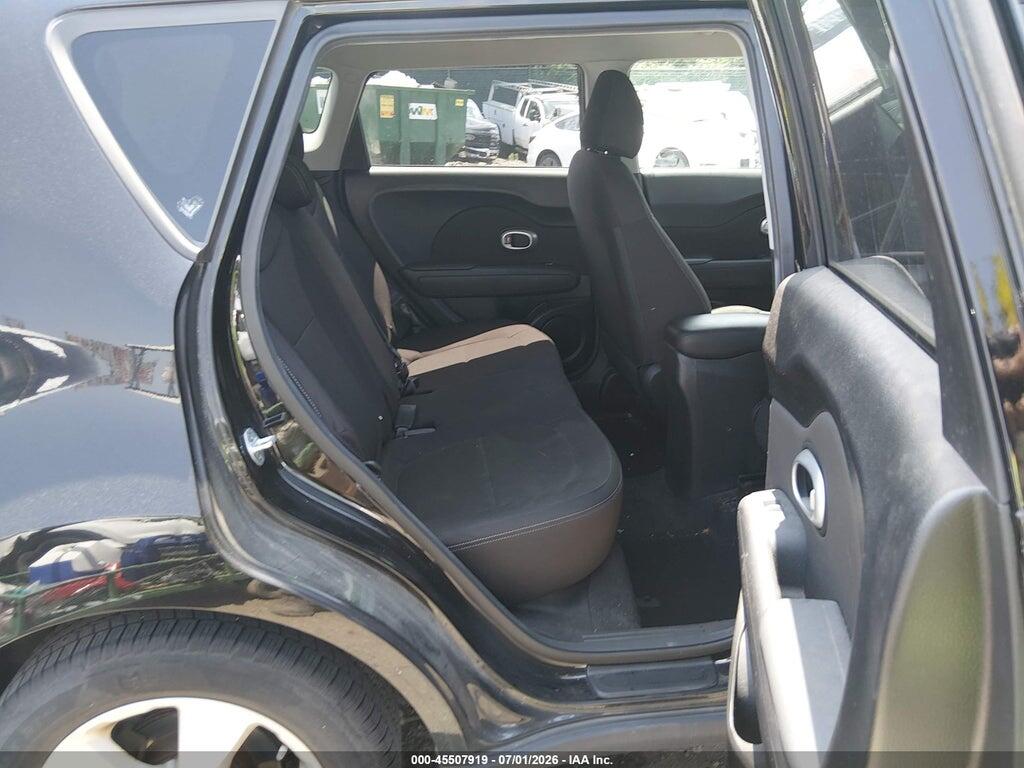 KNDJN2A23J7900496 2018 KIA SOUL photo no. 8