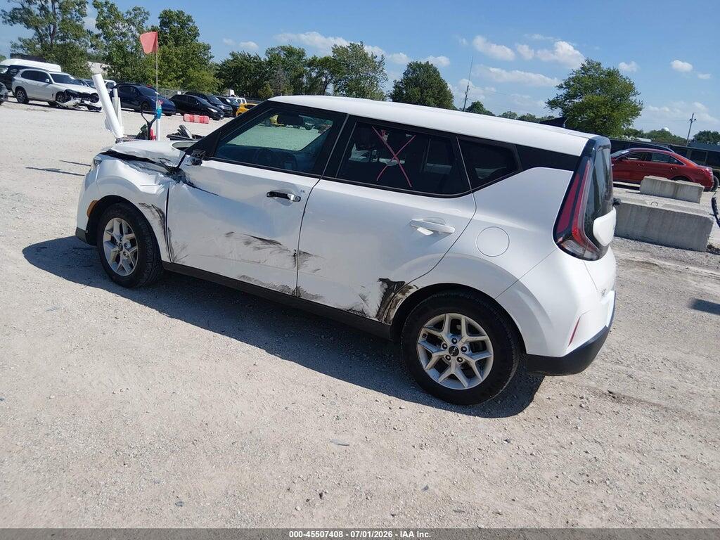 KNDJ23AU2P7870657 2023 KIA SOUL photo no. 3
