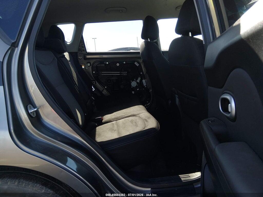 KNDJP3A56J7539145 2018 KIA SOUL photo no. 8