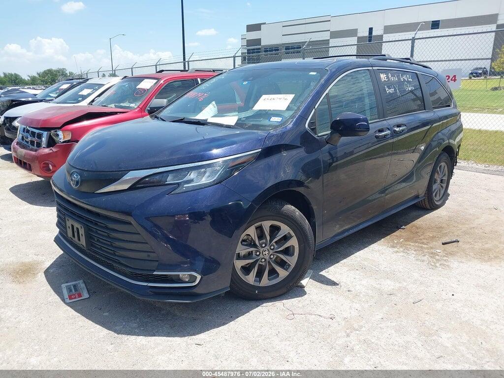 5TDYRKEC1PS145952 2023 TOYOTA SIENNA photo no. 2