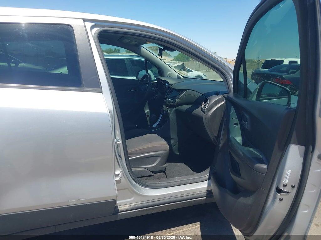 KL7CJKSB4JB608272 2018 CHEVROLET TRAX photo no. 5
