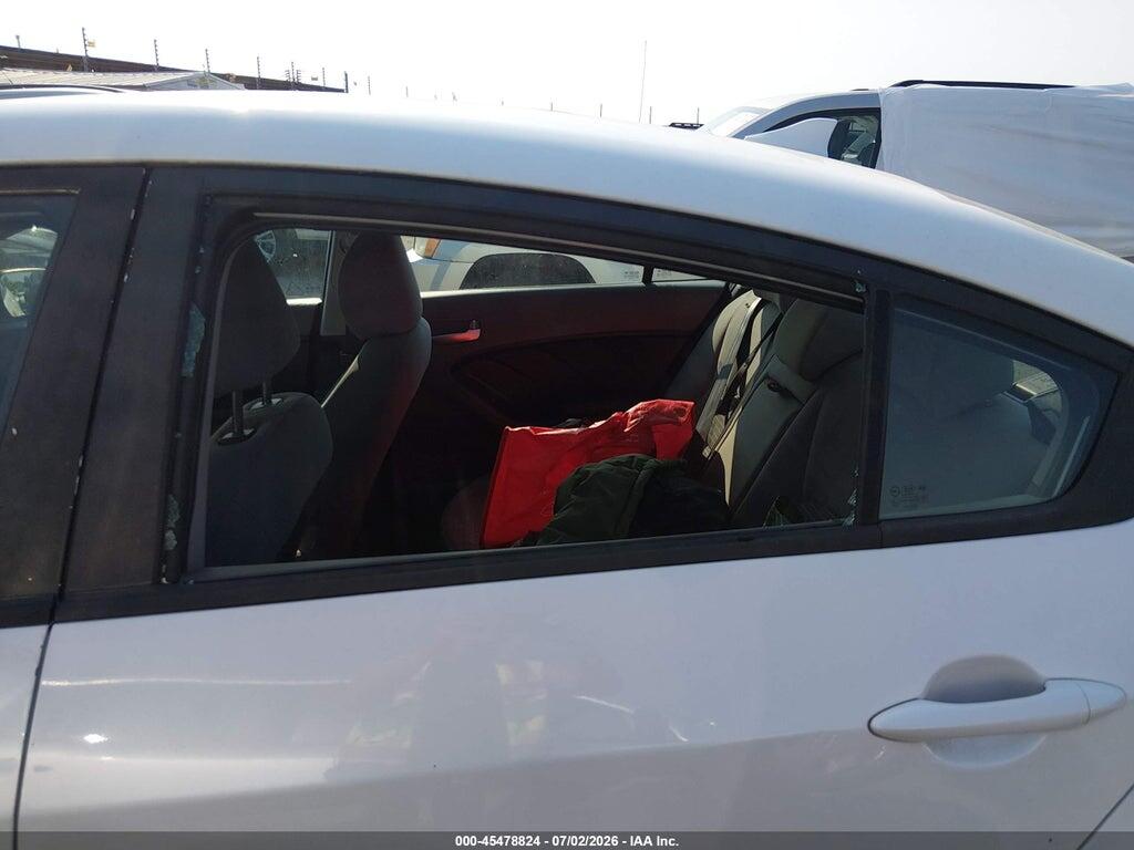 3KPFL4A74HE096562 2017 KIA FORTE photo no. 11