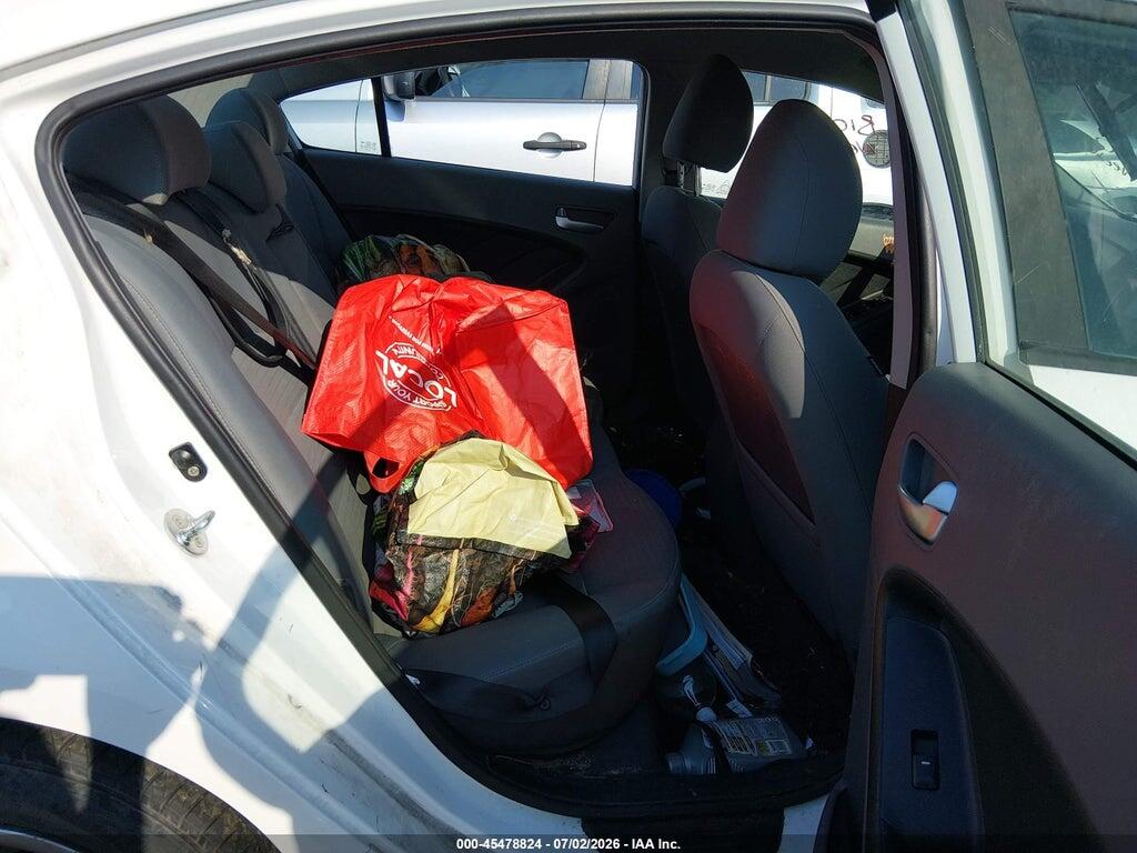 3KPFL4A74HE096562 2017 KIA FORTE photo no. 8