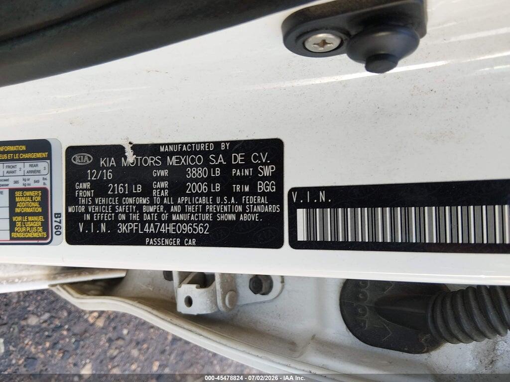 3KPFL4A74HE096562 2017 KIA FORTE photo no. 9