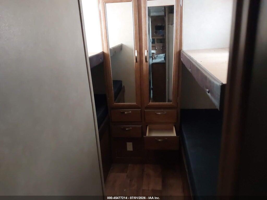 4X4TWDD23G7352824 2016 FOREST RIVER 310BHI photo no. 8