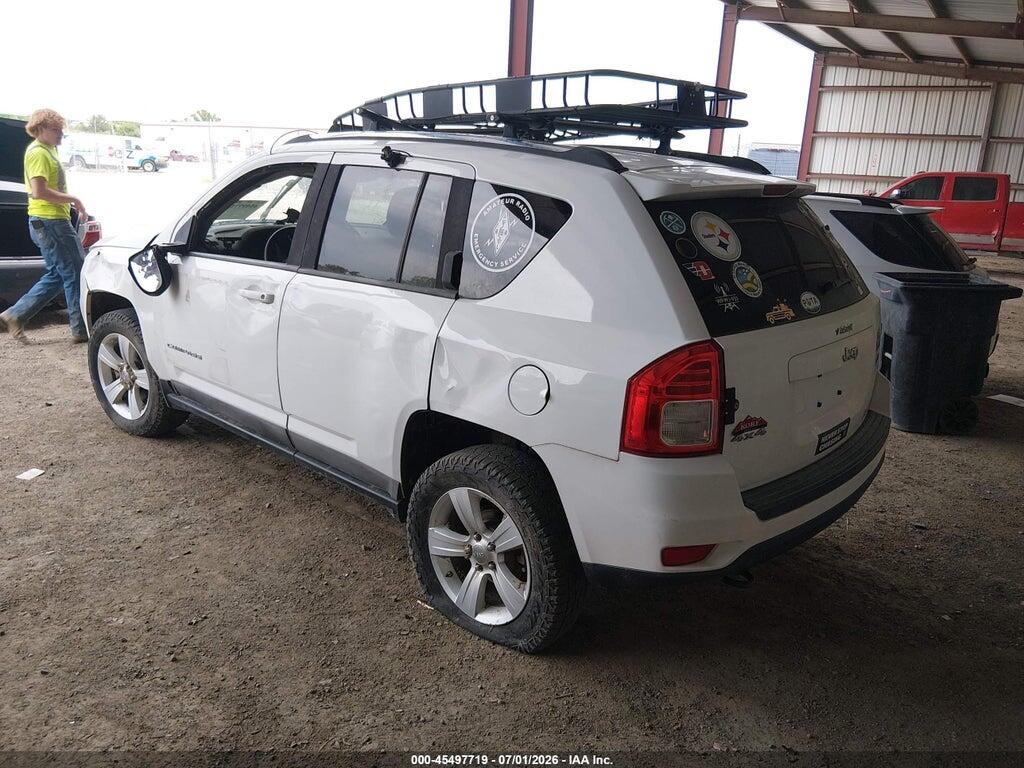 1J4NF1FBXBD135270 2011 JEEP COMPASS photo no. 3