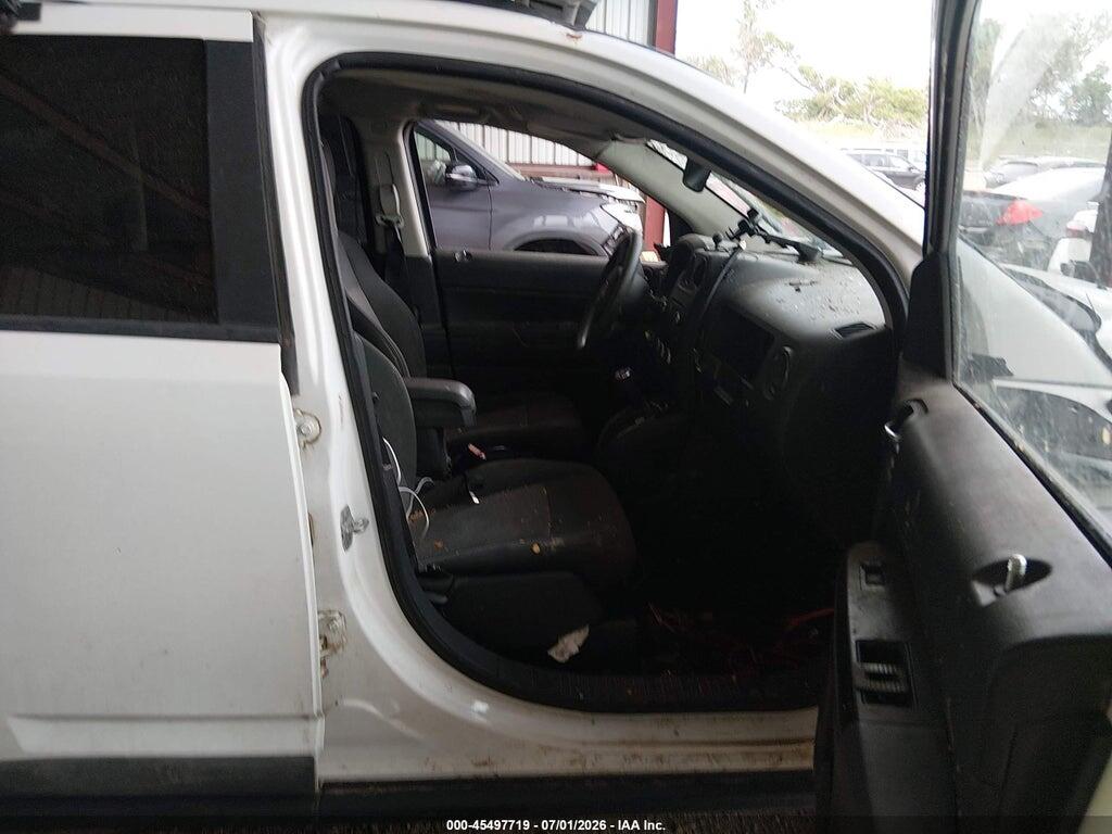 1J4NF1FBXBD135270 2011 JEEP COMPASS photo no. 5