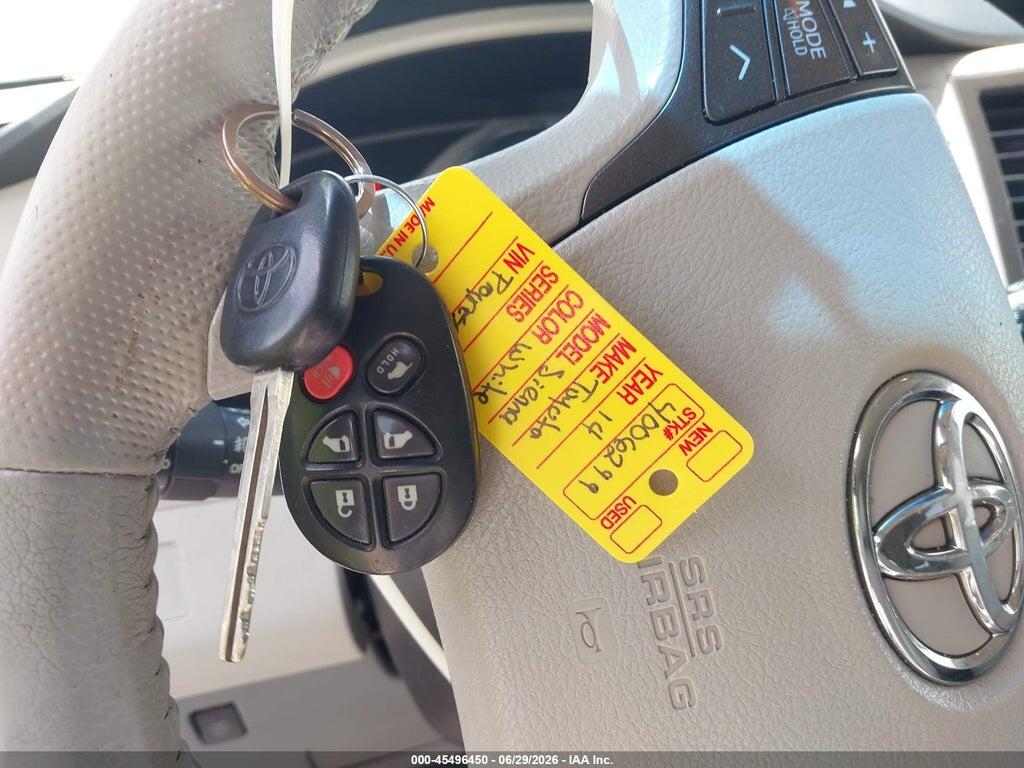 5TDYK3DC1ES524586 2014 TOYOTA SIENNA photo no. 11