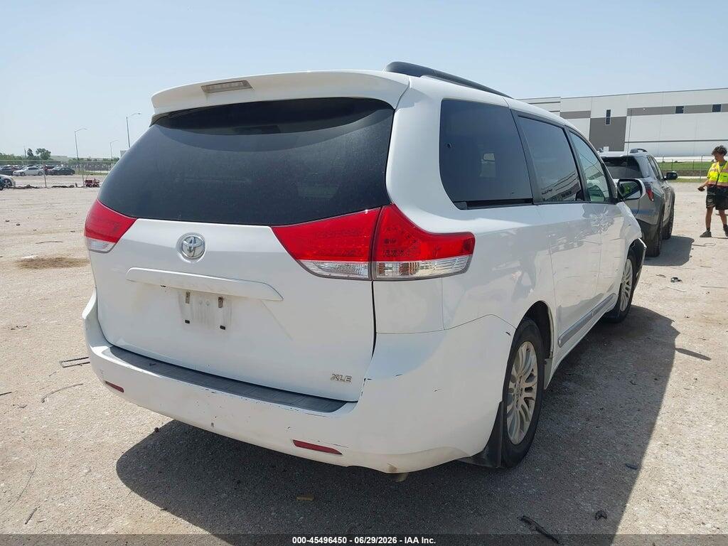 5TDYK3DC1ES524586 2014 TOYOTA SIENNA photo no. 4