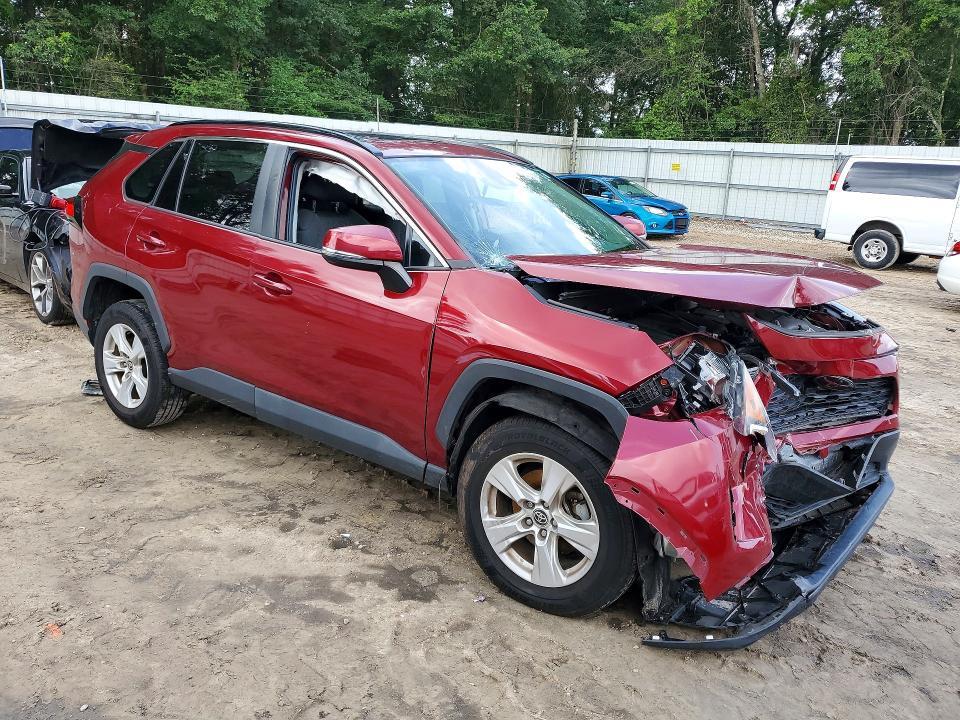 2021 TOYOTA RAV4 XLE — Фото 4 из 13