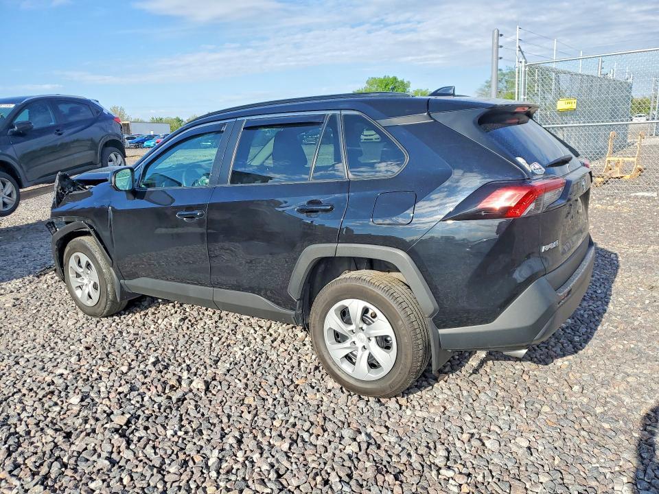 2021 TOYOTA RAV4 LE — Фото 2 из 13
