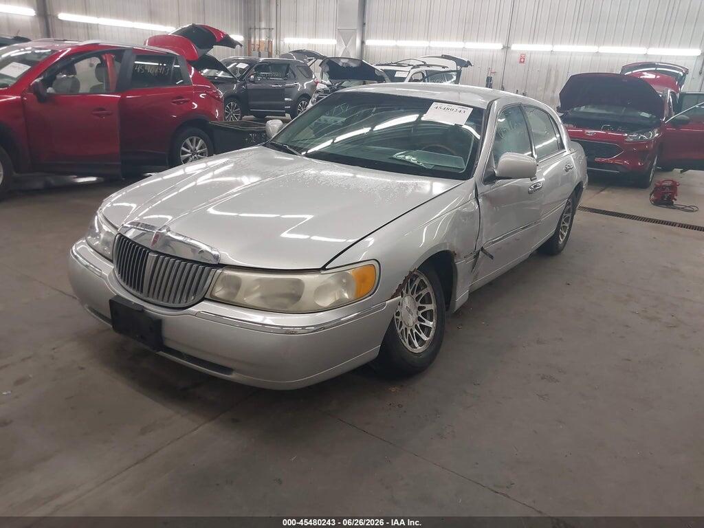 1LNHM82W41Y689434 2001 LINCOLN TOWN CAR photo no. 2