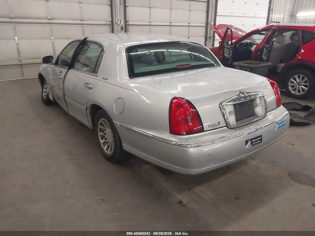 1LNHM82W41Y689434 2001 LINCOLN TOWN CAR photo no. 3