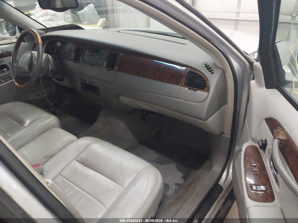1LNHM82W41Y689434 2001 LINCOLN TOWN CAR photo no. 5