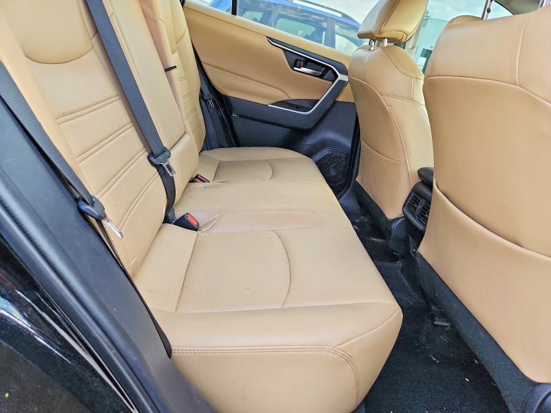2021 TOYOTA RAV4 XLE PREMIUM — Фото 11 из 13