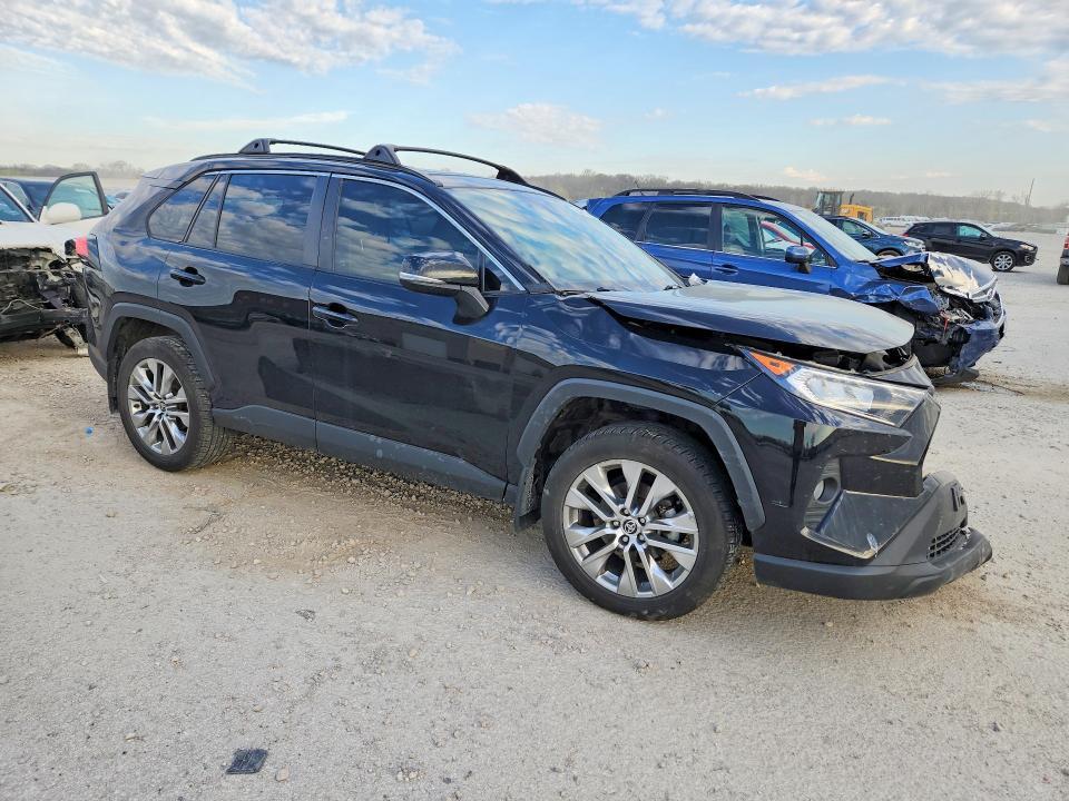 2021 TOYOTA RAV4 XLE PREMIUM — Фото 4 из 13
