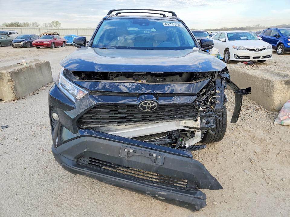 2021 TOYOTA RAV4 XLE PREMIUM — Фото 5 из 13
