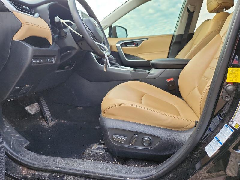 2021 TOYOTA RAV4 XLE PREMIUM — Фото 7 из 13