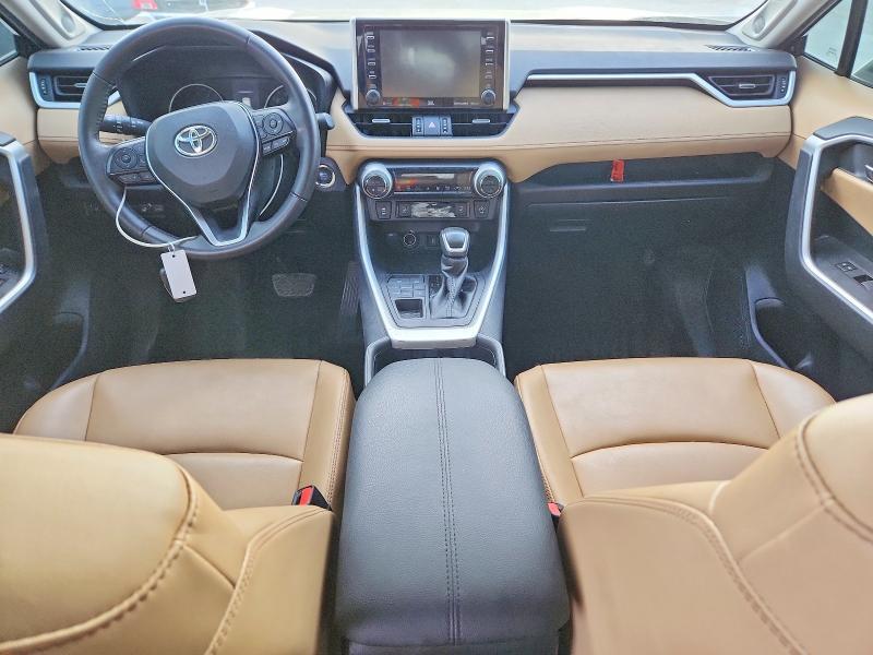 2021 TOYOTA RAV4 XLE PREMIUM — Фото 8 из 13