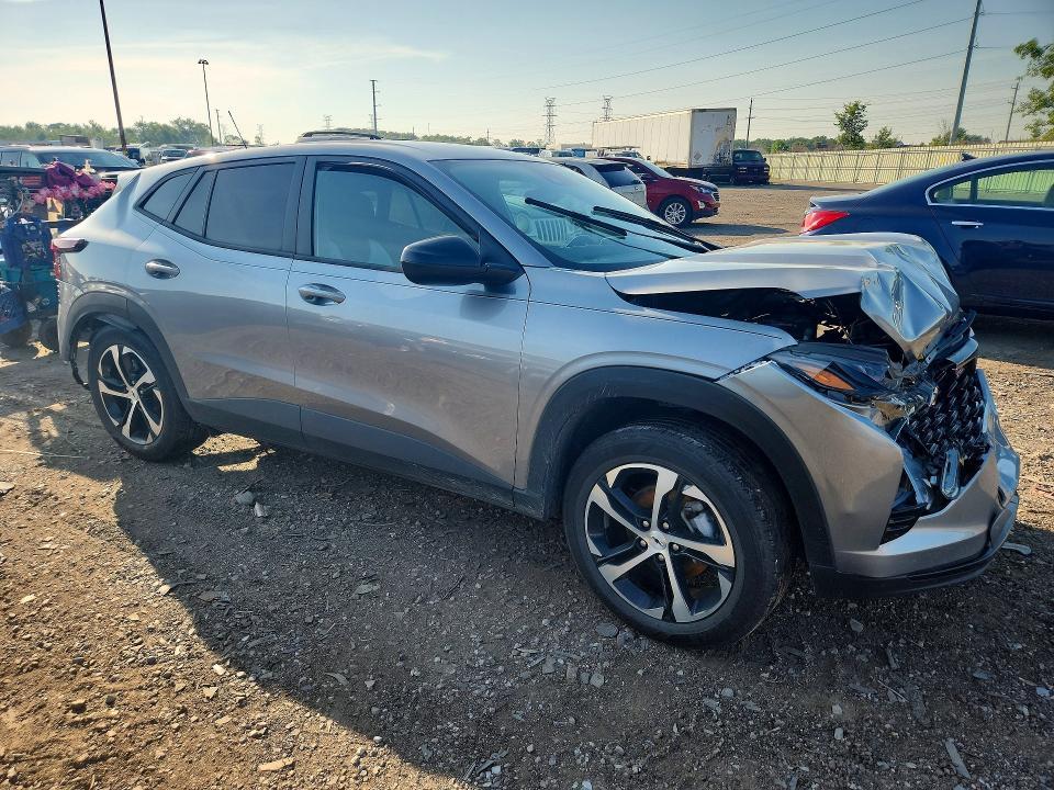 2025 CHEVROLET TRAX 1RS — Фото 4 из 12