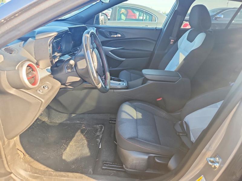 2025 CHEVROLET TRAX 1RS — Фото 7 из 12