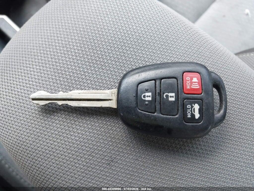 5YFBURHE4HP653384 2017 TOYOTA COROLLA photo no. 11