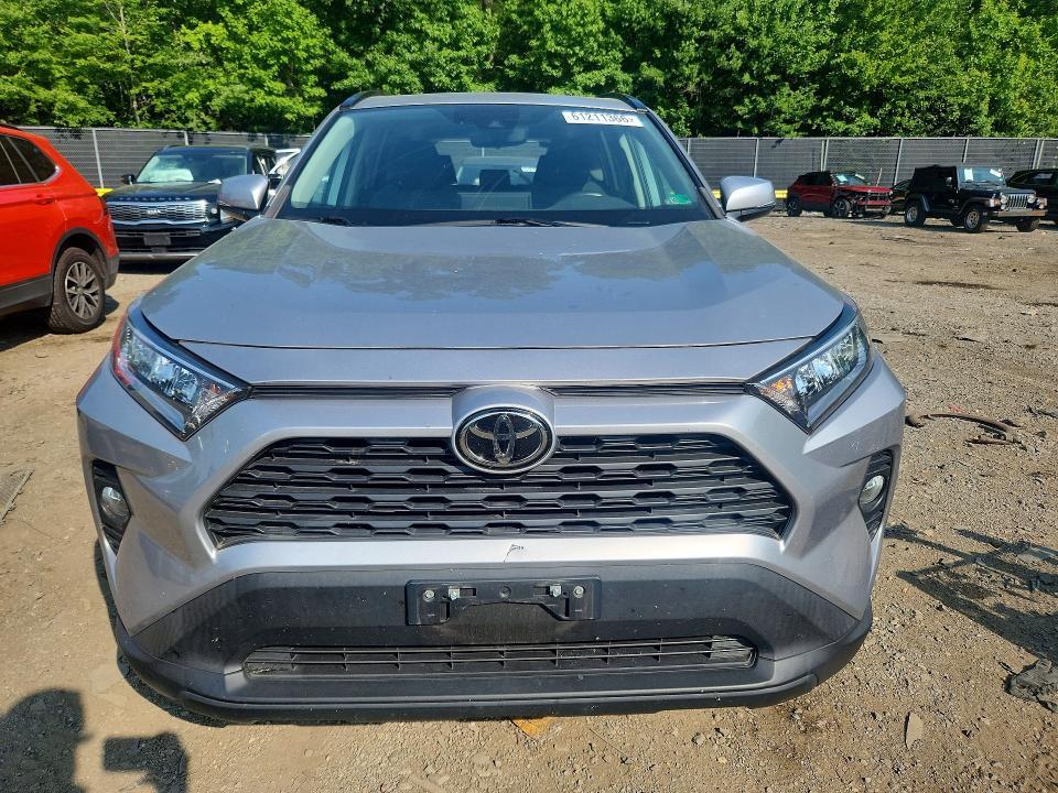 2021 TOYOTA RAV4 XLE — Фото 5 из 13