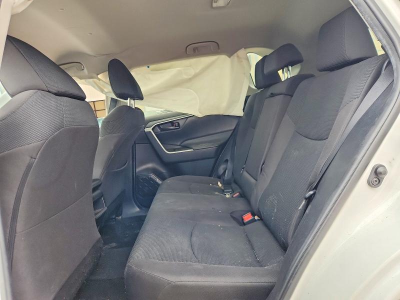 2021 TOYOTA RAV4 LE — Фото 11 из 13