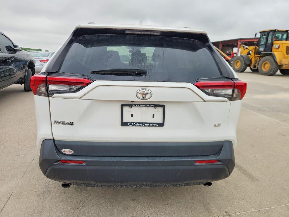 2021 TOYOTA RAV4 LE — Фото 6 из 13