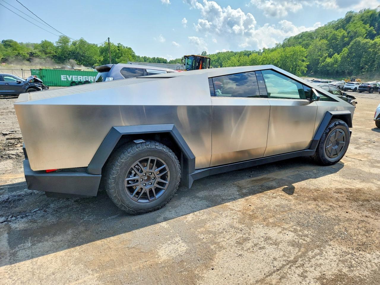 2026 TESLA CYBERTRUCK — Фото 3 из 12