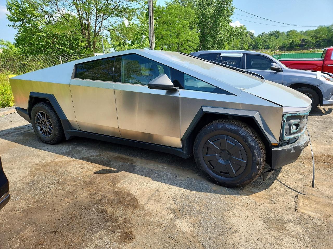 2026 TESLA CYBERTRUCK — Фото 4 из 12