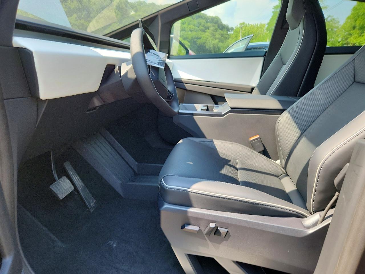 2026 TESLA CYBERTRUCK — Фото 7 из 12