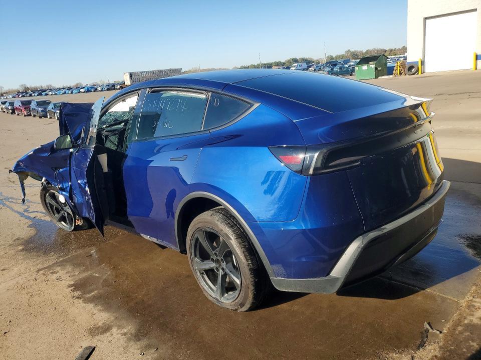 2026 TESLA MODEL Y — Фото 2 из 12