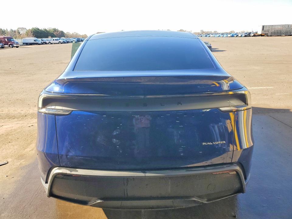 2026 TESLA MODEL Y — Фото 6 из 12