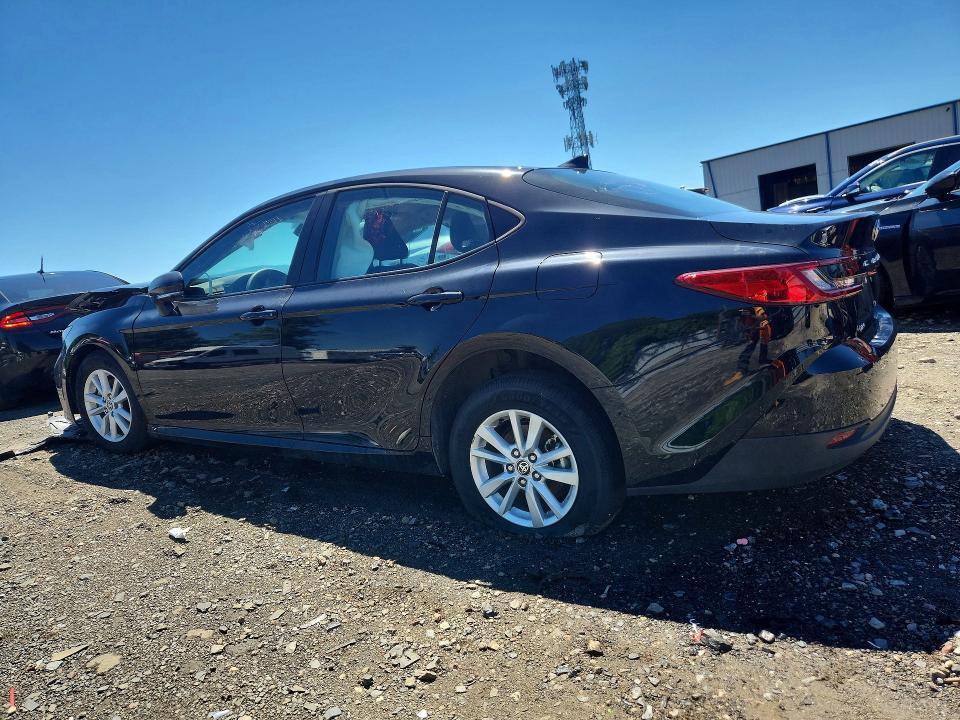 2026 TOYOTA CAMRY LE — Фото 2 из 12