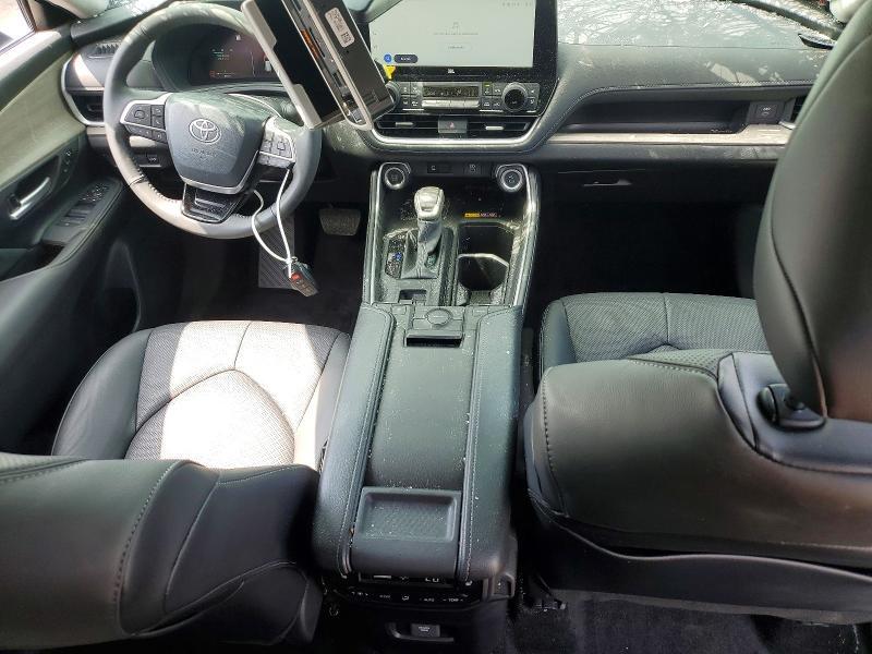 2026 TOYOTA GRAND HIGHLANDER LIMITED — Фото 8 из 13