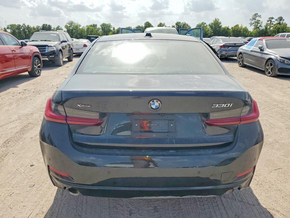 2025 BMW 330XI — Фото 6 из 12